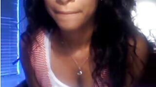 Magere brunette teef ...